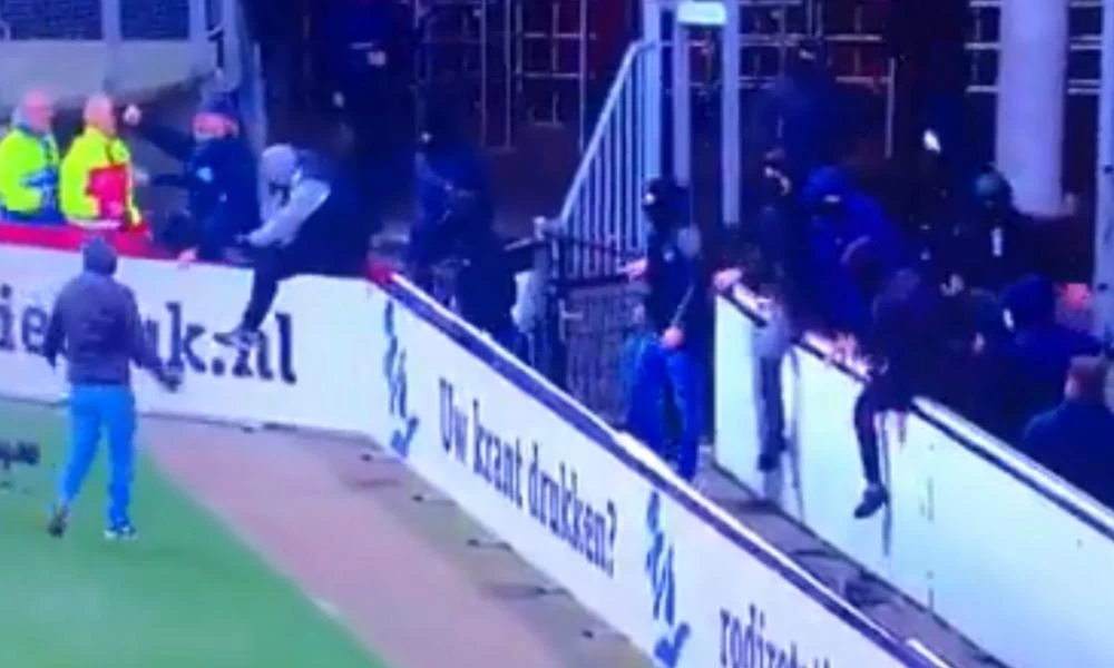 Ολλανδία: Εισέβαλαν στο γήπεδο και διέκοψαν τον αγώνα για να διαμαρτυρηθούν για τα μέτρα κατά του κορονοϊού